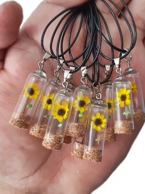 Kit apartir de 10 colares,mini girassol amarelo,lembrancinha