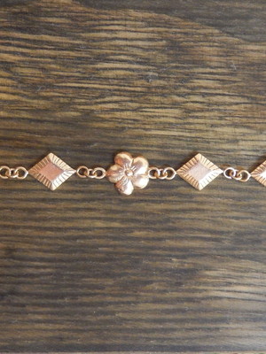 Pulseira flor com losango
