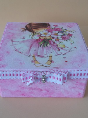 Caixa em mdf decorada em decoupage