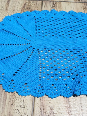 Passadeira crochê oval azul grande