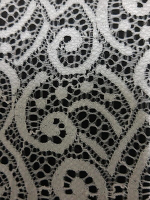 Renda em poliester com 3m x 19,5cm