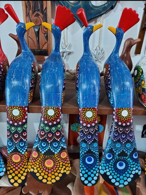 Casal de pavões em madeira artesanato rustico decoração sala