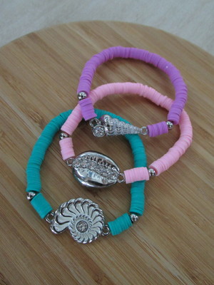 Pulseira conchas borrachinha disco fimo colorida