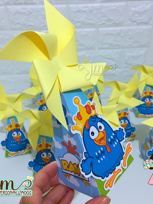 Caixa cone catavento - tema: galinha pintadinha