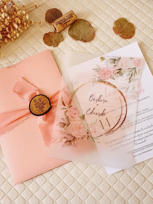 Convite casamento papel vegetal com lacre de madeira