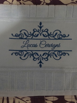 Toalha lavabo bordada - nome elegante