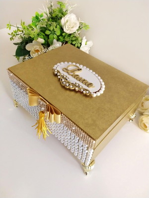 Caixa decorada/personalizada com pérolas e stras