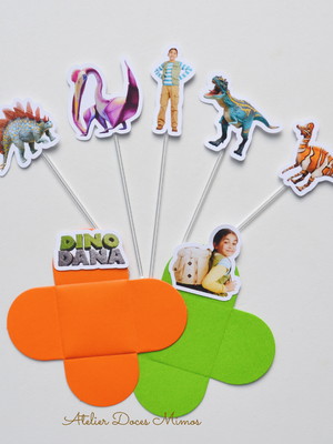 Dino dana combo forminhas + toppers