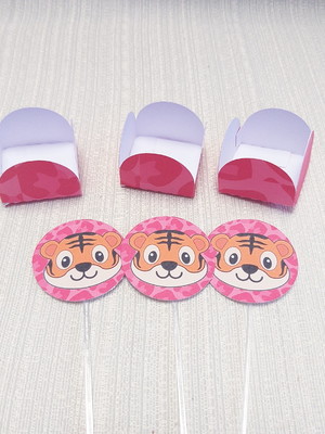 Topper com forminhas tigrinho menina