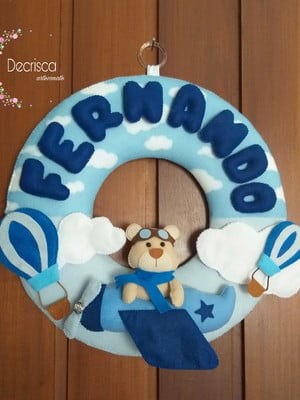 Enfeite de porta maternidade em feltro ursinho aviador