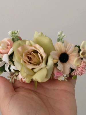 Arranjo de cabelo / grinalda de flores realista