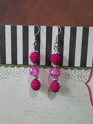 Brinco com esferas rosa craqueladas