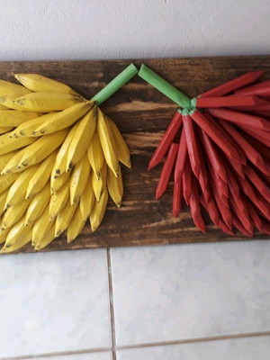 Quadro em madeira de demolição bananas e pimentas