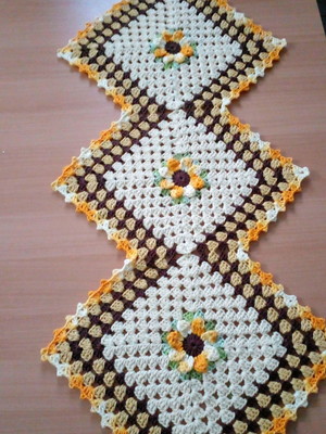 Caminho de mesa em crochê