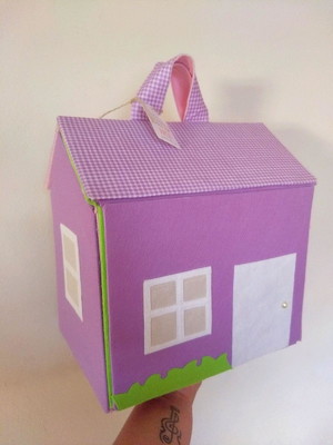 A casa da mosca fosca em feltro 3d (30cm de altura)