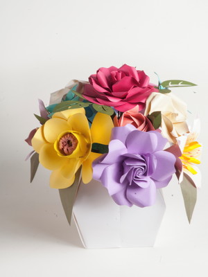 Arranjo com 15 flores origami