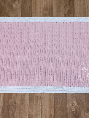 Tapete retangular rosa de crochê 70cm × 1.20m