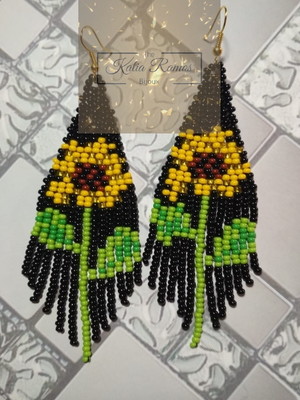 Brinco de miçangas girasol