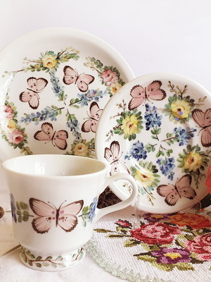 Xicara com prato em porcelana pintado à mão