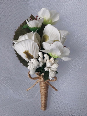 Flor de lapela branca