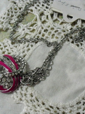 Colar de coração com strass rosa pink