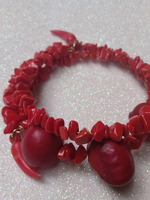 Pulseira de cascalhos vermelhos