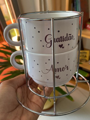 Torre de xícaras personalizadas