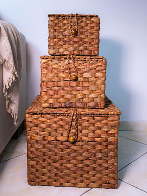 Trio de caixas em palha de milho