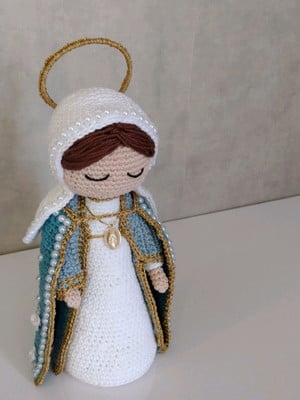 Nossa senhora das graças em amigurumi