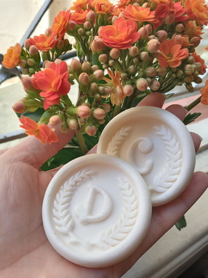 10 sabonetes para lavabo com inicial c pronta entrega!