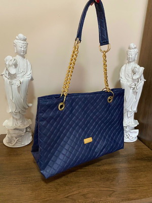 Bolsa sintética em metalassê azul
