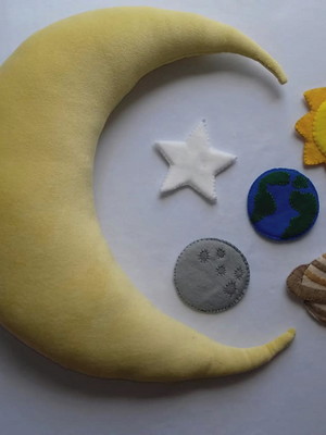 Kit newborn props meia lua com mini planetas