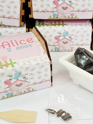 Brinde eco caixote com cinta personalizada - jardim floral