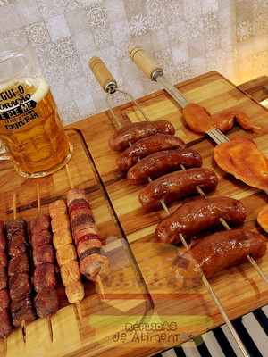 Réplica churrasco completo com espetos inclusos