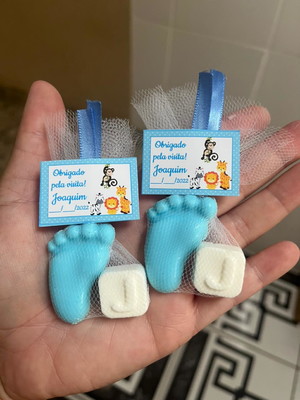 Sabonete de pezinho com letra, lembrancinha nascimento, chá