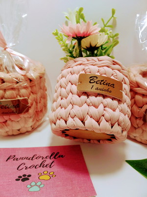 10 mini cachepôs em fio de malha com tag personalizada