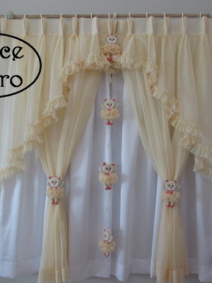 Cortina de voal 1,70 mt x 1,50 mt ursa bailarina bege claro