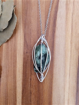 Colar esmeralda pedra natural - abundância, fartura