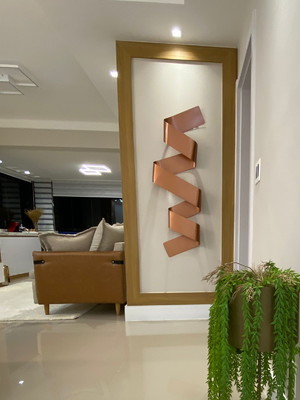 Escultura de parede abstrata fita flat 140cm