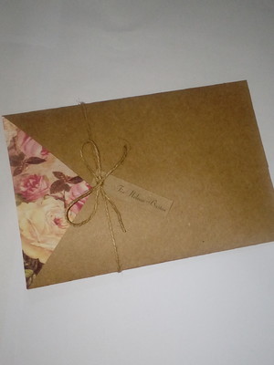 Convite rústico floral com envelope craft