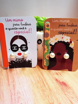 Cartão com mini lixa e brinco