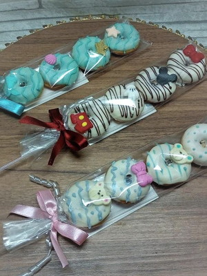 Mini donuts personalizados no espeto