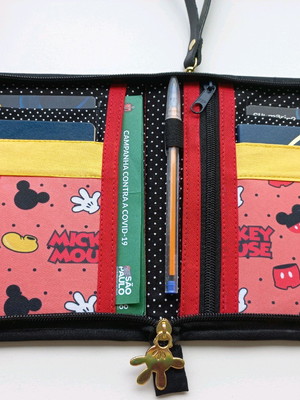Carteira porta passaporte duplo mickey