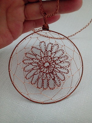Colar artesanal cobre com pingente flor