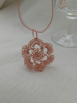 Colar cobre com pingente flor