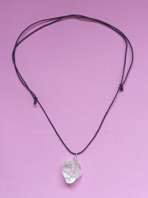 Colar com cristal natural