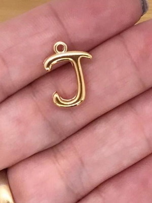 Pingente letra j - pacote com 55 peças