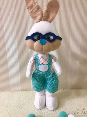 Coelho de páscoa em pé feltro 40cm