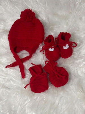 Conjunto de gorro com sapatinhos e luvinhas tricô feito a mã