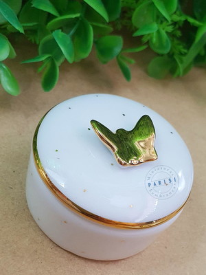 Porta joia de porcelana lembrancinha aplique borboleta ouro